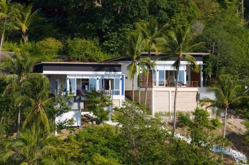 Green Villa with Private Pool & Sea View