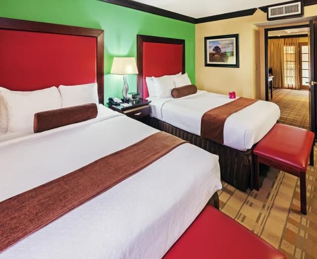 SUITE TWO QUEEN BEDS