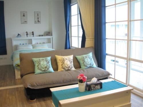 Apartment with Pool View