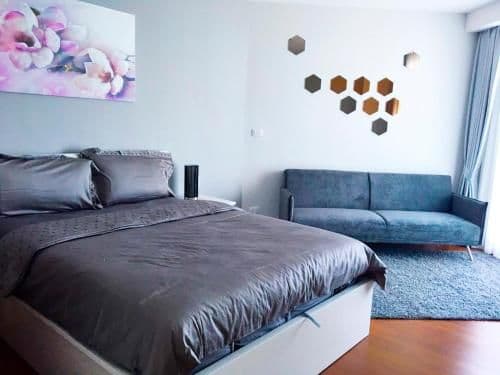 Studio Apartment with Sea View