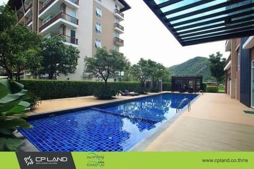 Apartment with Mountain View