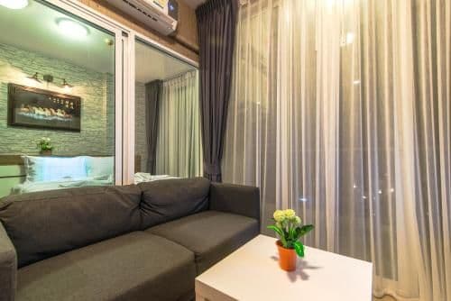 Apartment with Mountain View