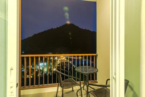 Apartment with Mountain View