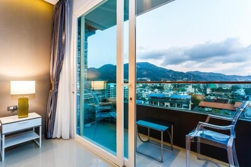 อีเมอรัล เทอเรซ อพาร์ทเมนต์ บาย ลอฟตี้ (Emerald Terrace Apartments by Lofty)1