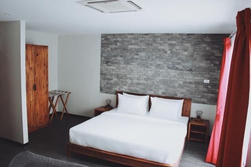 Henry's Hotel & Gastropub3
