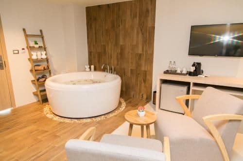 Grand Deluxe Jacuzzi