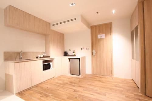 Grand Deluxe Pantry