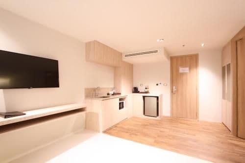 Grand Deluxe Pantry