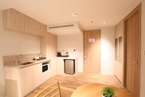 Grand Deluxe Pantry
