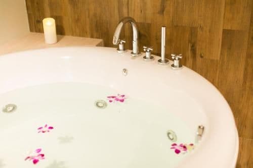 Grand Deluxe Jacuzzi