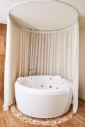 Grand Deluxe Jacuzzi
