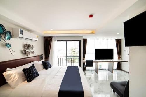 Deluxe Room (2 Adults + 1 Child)