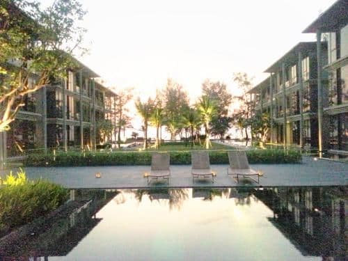 Apartment with Pool View