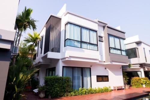 Deluxe four-bedroom pool villa