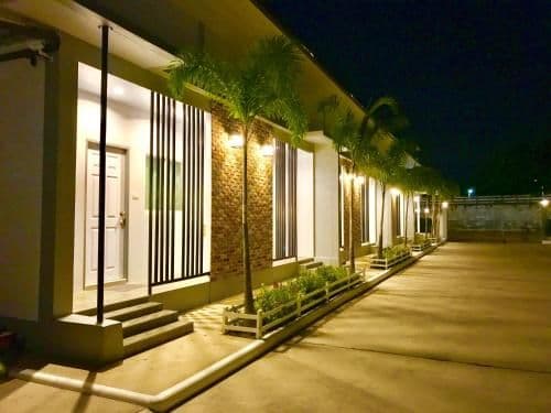บ้านกลางดาวรีสอร์ท (สัตหีบ) บ้านกลางดาวรีสอร์ท (สัตหีบ)