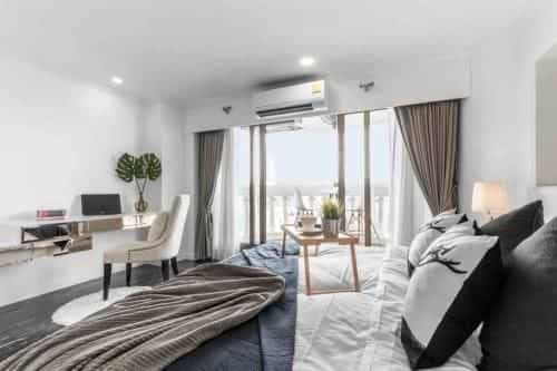 Stunning Riverview condo with luxurious roof top bar Stunning Riverview condo with luxurious roof top bar
