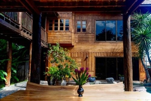Riverside Golden Teak family home and staff4