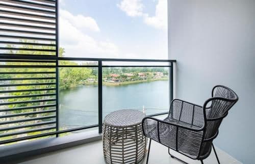 Apartment with Lake View