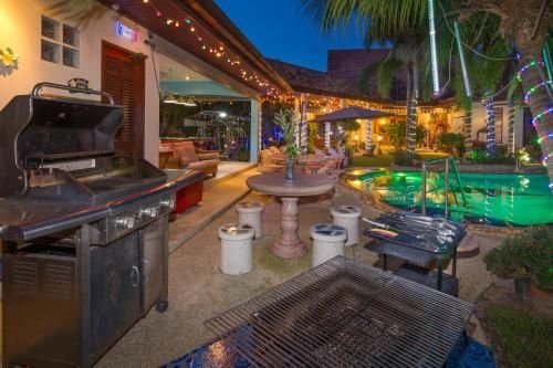 Relaxing Palm Pool Villa and Tropical Garden0