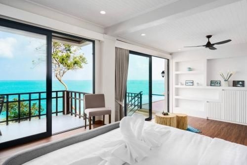 Amazing villa front beach1