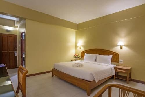 Queen Room with Garden View