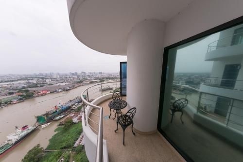 Amazing 2Brs Apartment by the River near Asiatique4