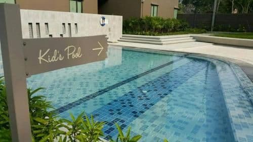 Apartment with Pool View