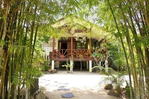 Lovely & Cozy Hideaway Beach House0