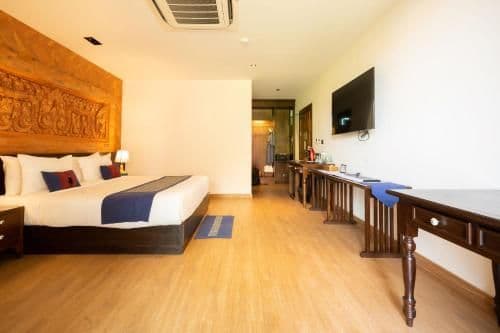 Deluxe Suite with Balcony
