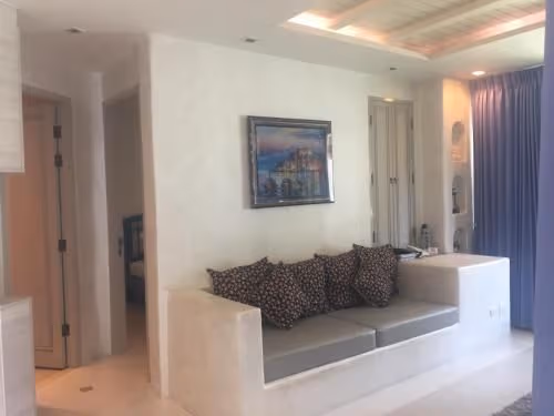 Apartment with Pool View