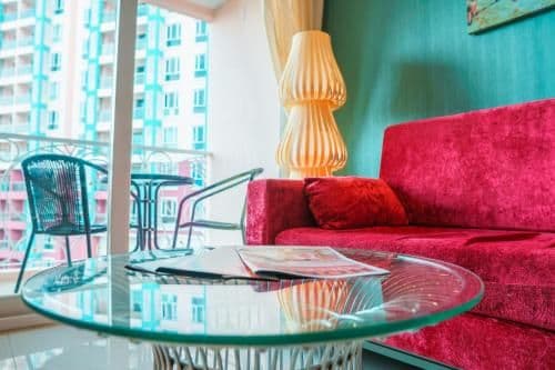 Apartment with Pool View