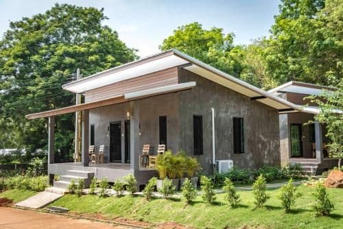 Bungalow with Garden View