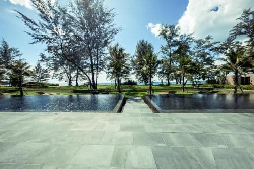 Apartment with Pool View