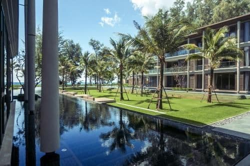 Apartment with Pool View