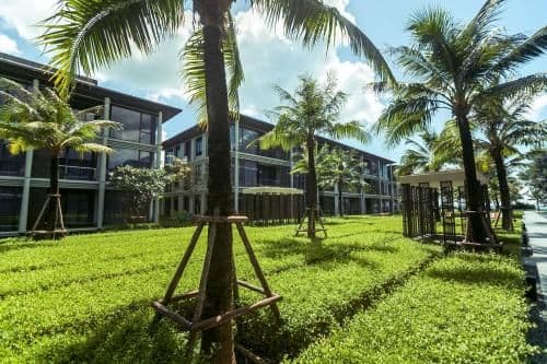 Apartment with Pool View