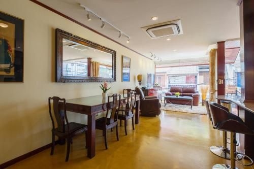 Deluxe Town House in the Old City4