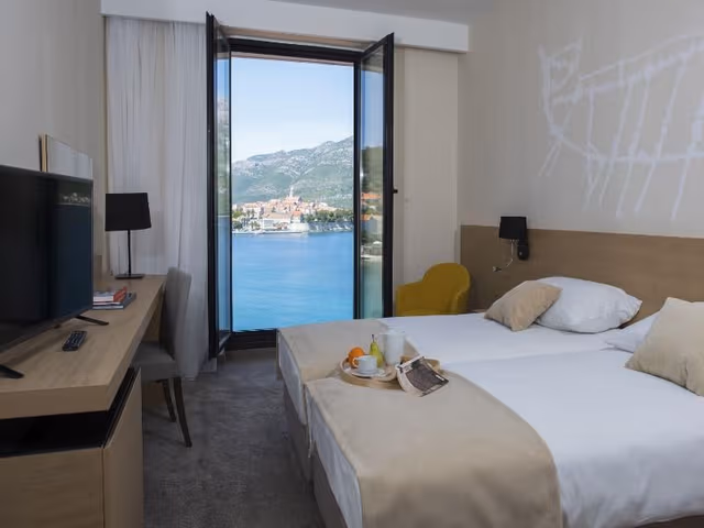 DOUBLE SIDE SEA VIEW WITH BALCONY