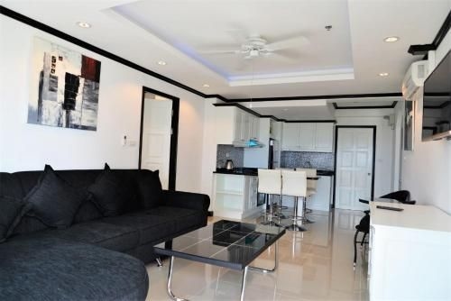 2 bedroom corner apartment Jomtien beach condominium Pattaya1