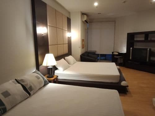 บ้านสาธร ริเวอร์แอนด์พูลวิว บ้านสาธร ริเวอร์แอนด์พูลวิว
