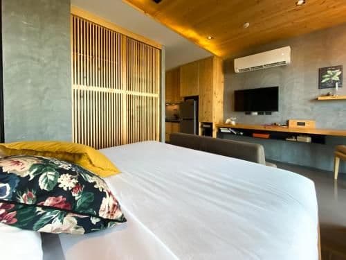 King Studio with Sofa Bed