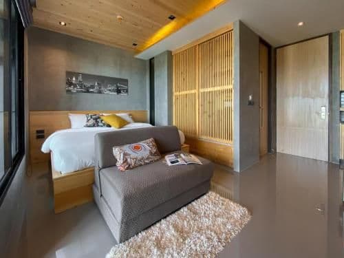 King Studio with Sofa Bed
