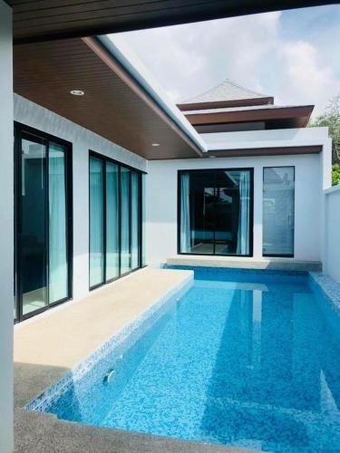 2 Bedrooms Pool Villa in Rawai0