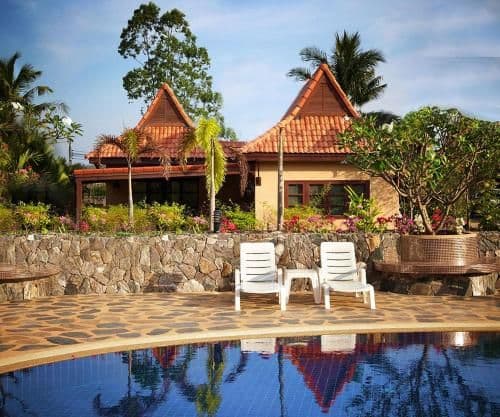 Family-friendly house, a few steps from the pool and close to the ocean. Family-friendly house, a few steps from the pool and close to the ocean.