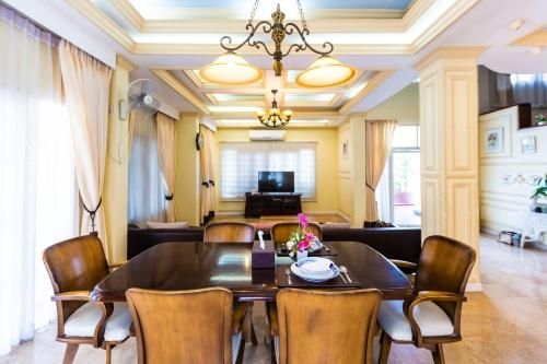 Emperor House3