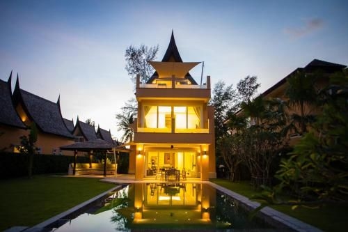 Ultramarine Villa With Infinity Pool Near Beach0