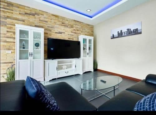 Freeway Villa - House with Private Pool Freeway Villa - House with Private Pool