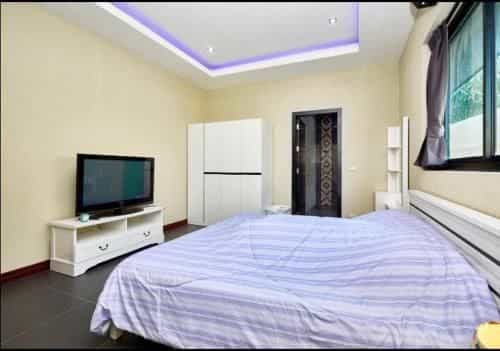 Freeway Villa - House with Private Pool Freeway Villa - House with Private Pool