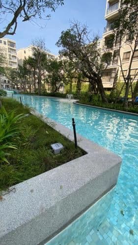 Apartment with Pool View