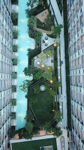 Apartment with Pool View