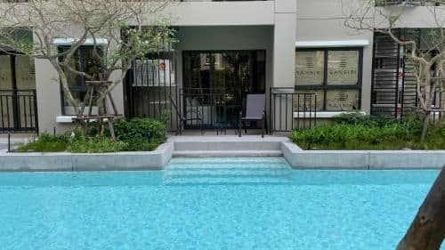 Apartment with Pool View